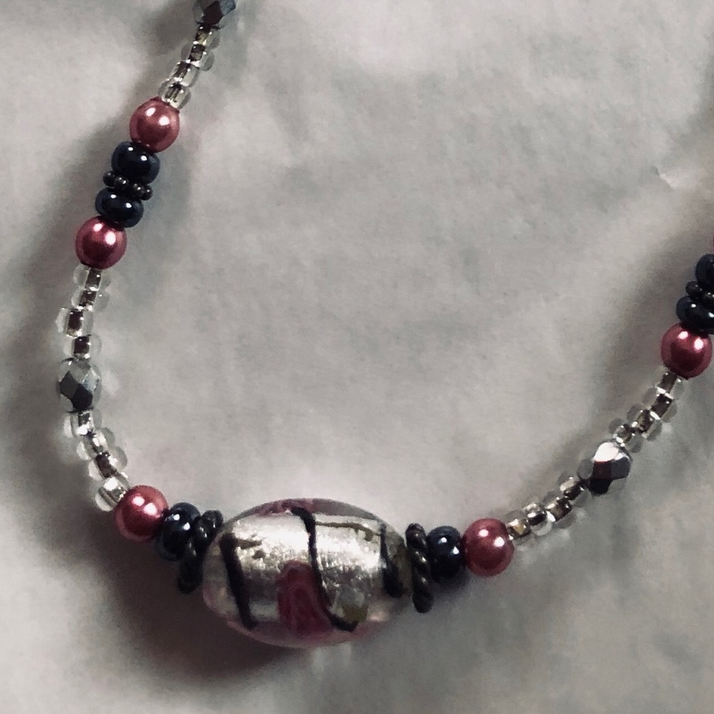 Necklace, Beautifully Beaded, Pink, Black & White, NWOT (never worn) 🥀🌿